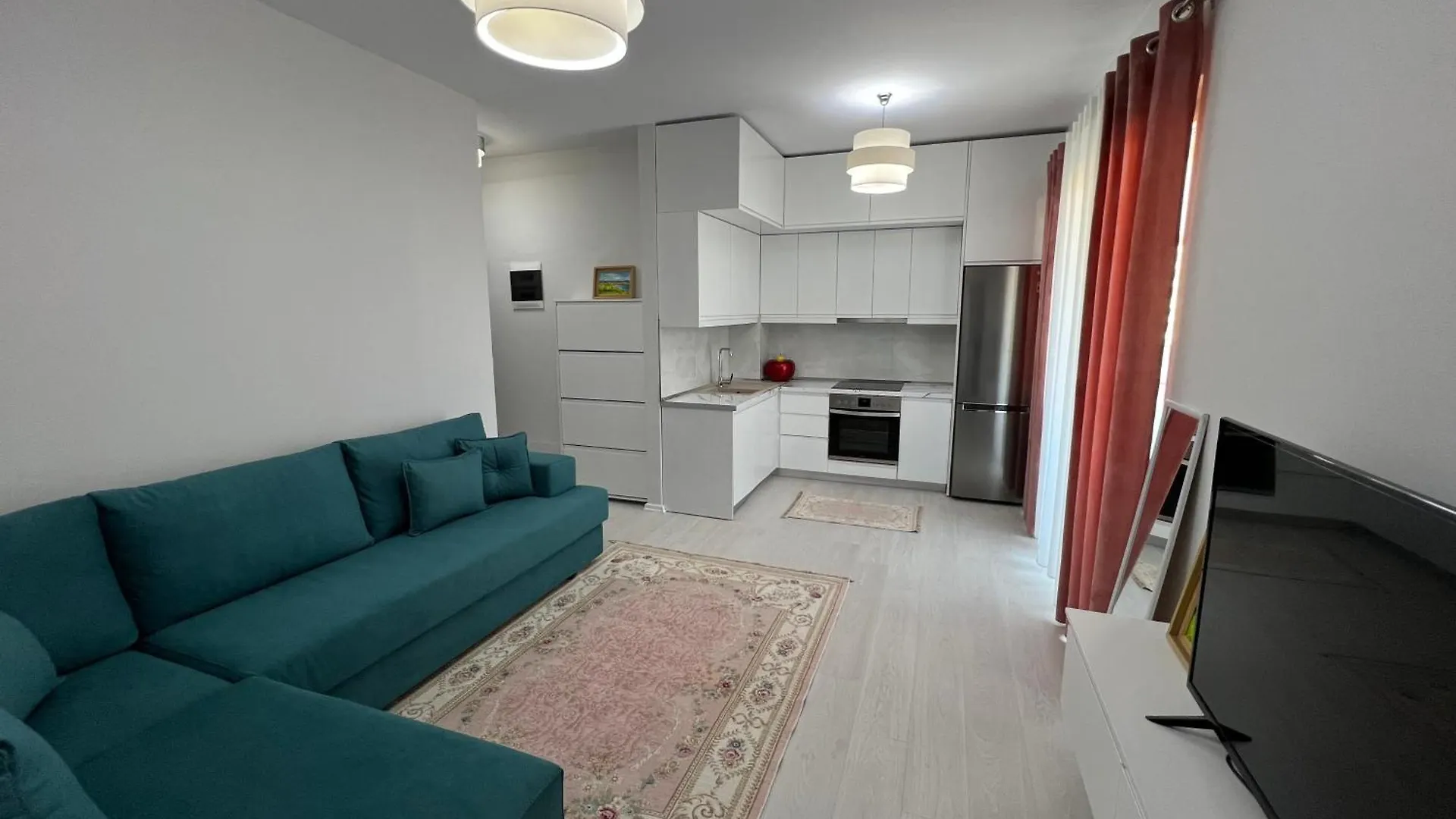 Maisonova Deluxe Albania