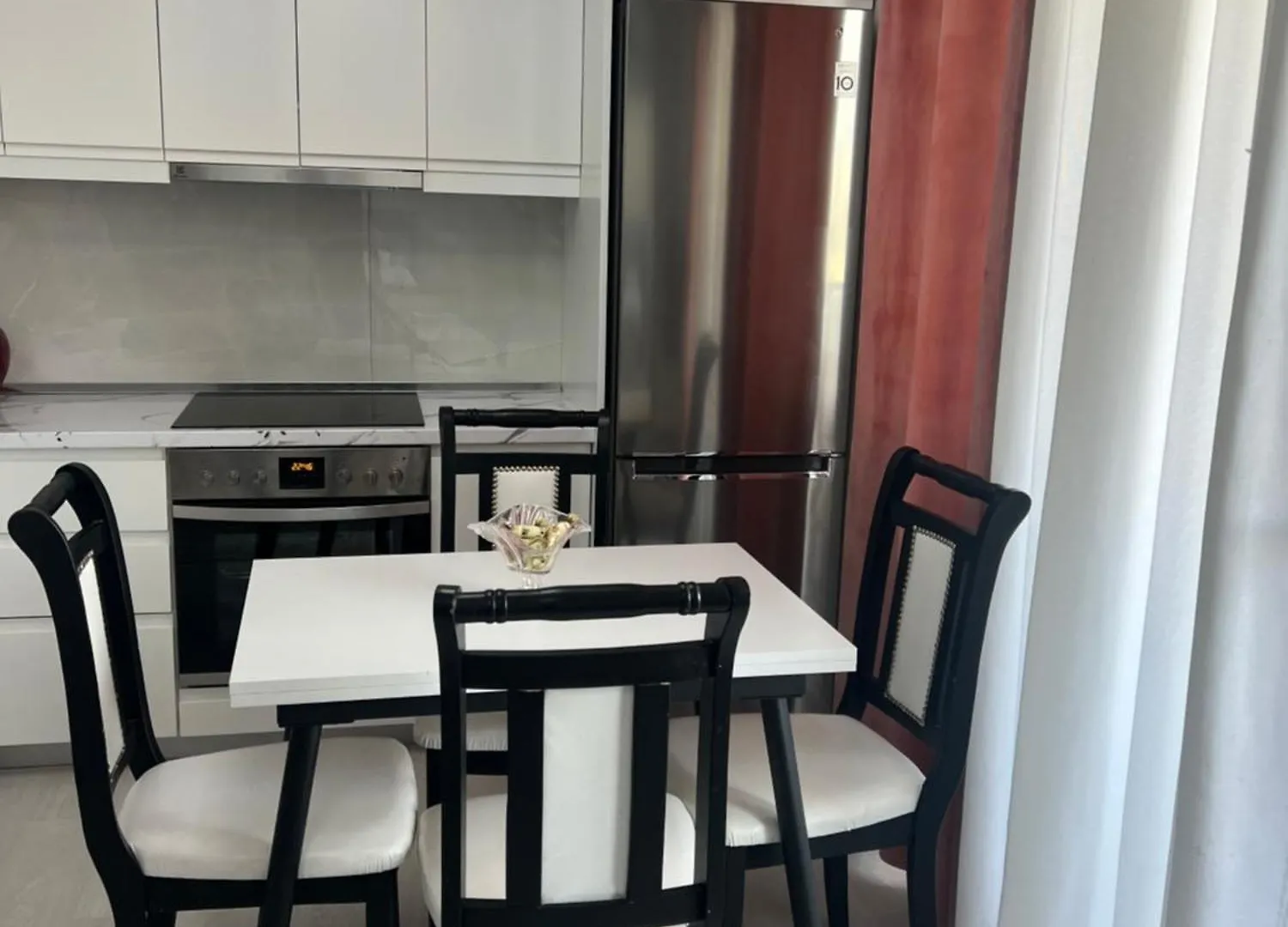 Maisonova Deluxe 0*, Tirana